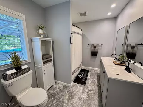 Bath - 637 Wamar Ln, Ashtabula, OH 44004 photo 1 of 3