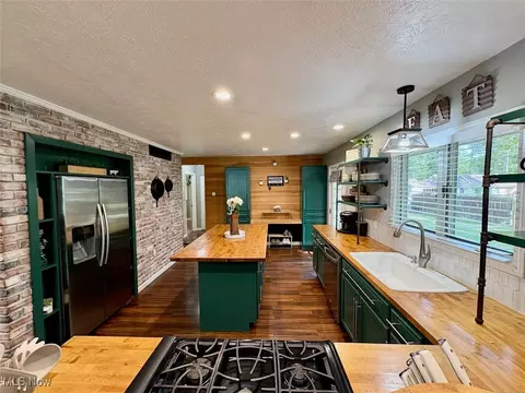 Kitchen - 637 Wamar Ln, Ashtabula, OH 44004 photo 2 of 8