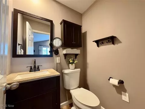 Bath - 637 Wamar Ln, Ashtabula, OH 44004 photo 3 of 3