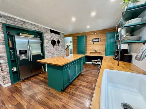 Kitchen - 637 Wamar Ln, Ashtabula, OH 44004 photo 7 of 8