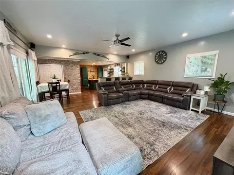 Living - 637 Wamar Ln, Ashtabula, OH 44004 photo 3 of 3