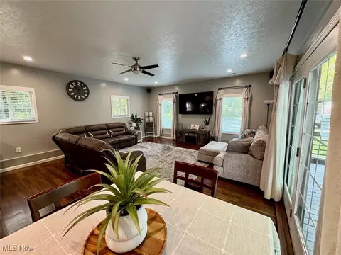 Living - 637 Wamar Ln, Ashtabula, OH 44004 photo 1 of 3