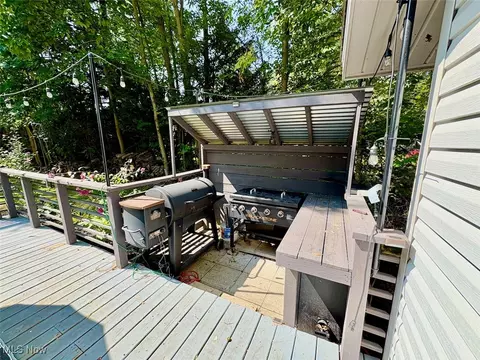 Exterior - 637 Wamar Ln, Ashtabula, OH 44004 photo 5 of 16