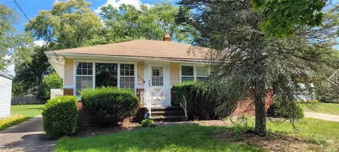 751 Mckinley Ave, Bedford, OH 44146