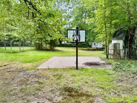 218 E Oak St, Kent, OH 44240 photo 2
