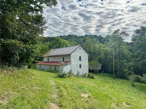 200 Frakes Rd, Salem, OH 45745