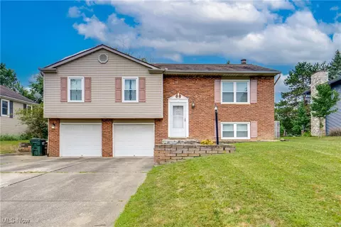 8031 Woodrush Dr NW, North Canton, OH 44720