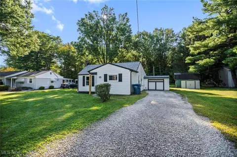 8793 Usher Rd, Olmsted Twp, OH 44138