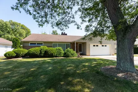 575 Meadowlane Dr, Richmond Heights, OH 44143