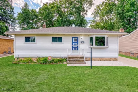 23575 Carriage Ln, North Olmsted, OH 44070