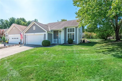 19252 Hidden Woods Ln, Strongsville, OH 44136