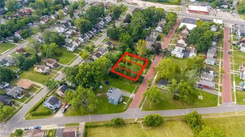 737 E Avenue Ave SE, Warren, OH 44484
