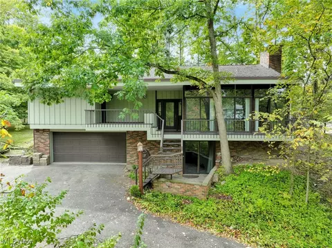 7065 Walton Rd, Walton Hills, OH 44146