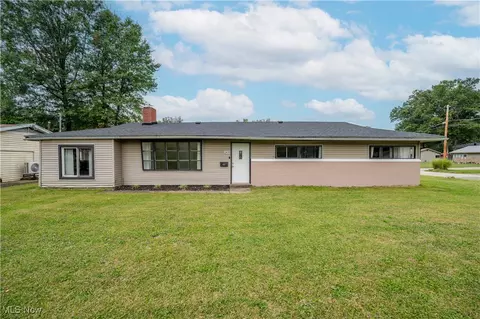 2430 Redgate Ln, Youngstown, OH 44511