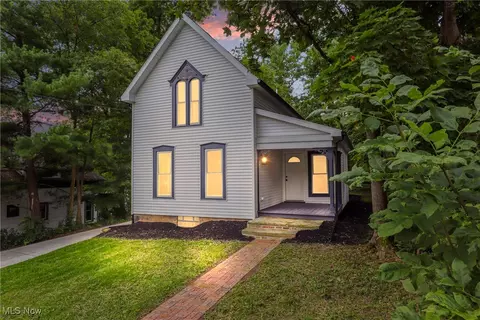 226 S Hambden St, Chardon, OH 44024