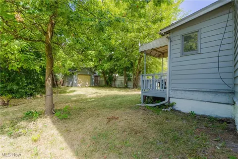 897 Peckham St, Akron, OH 44320 photo 23