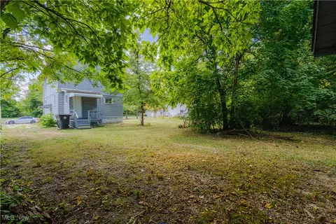 897 Peckham St, Akron, OH 44320 photo 26