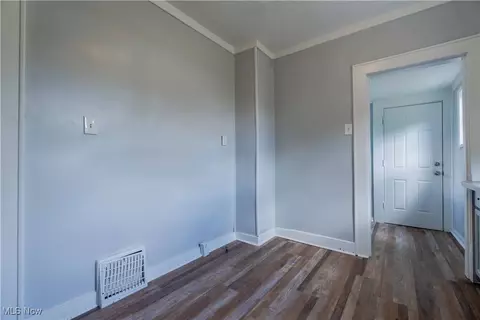 897 Peckham St, Akron, OH 44320 photo 11