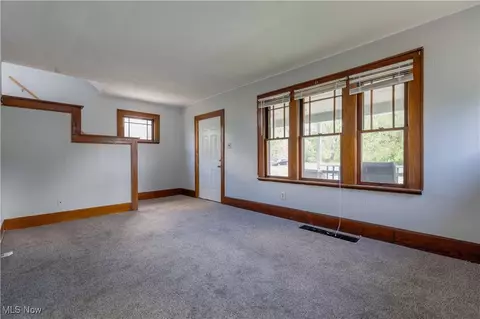 897 Peckham St, Akron, OH 44320 photo 5