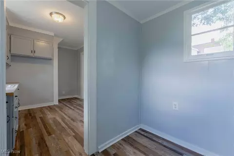 897 Peckham St, Akron, OH 44320 photo 12