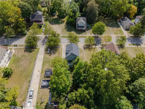 897 Peckham St, Akron, OH 44320 photo 30