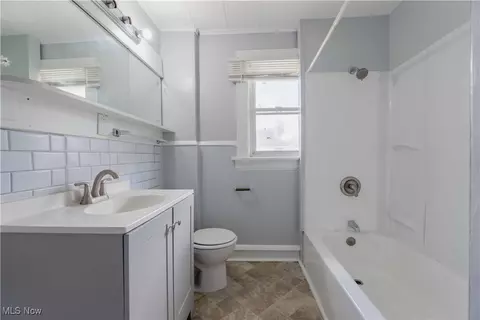 897 Peckham St, Akron, OH 44320 photo 22