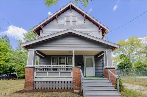 897 Peckham St, Akron, OH 44320
