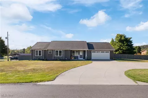 4161 Indian Hill Rd SE, Uhrichsville, OH 44683