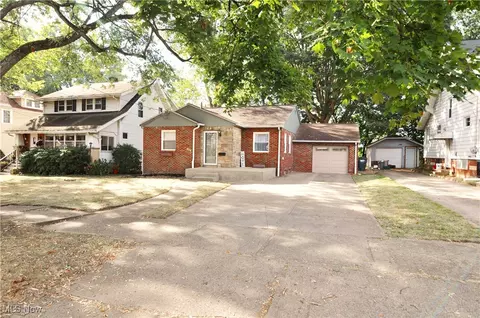334 E Tuscarawas Ave, Barberton, OH 44203