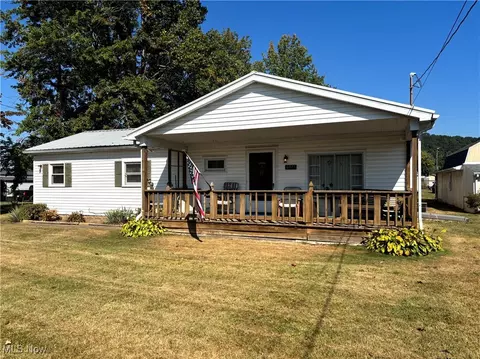 6075 E State Rd, Newcomerstown, OH 43832