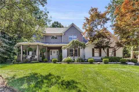 5680 Canyon Ridge Dr, Painesville, OH 44077