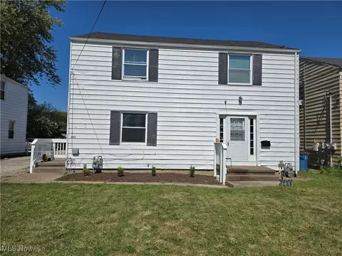 23232325 Homewood Dr, Lorain, OH 44055