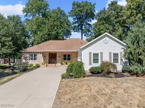 1059 Oakwood Dr, Alliance, OH 44601