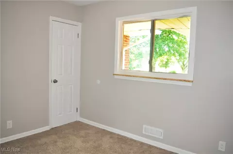 Bedroom - 1286 Cherry Ln, Seven Hills, OH 44131 photo 1 of 4