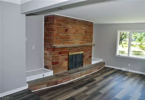 Living - 1286 Cherry Ln, Seven Hills, OH 44131 photo 2 of 4