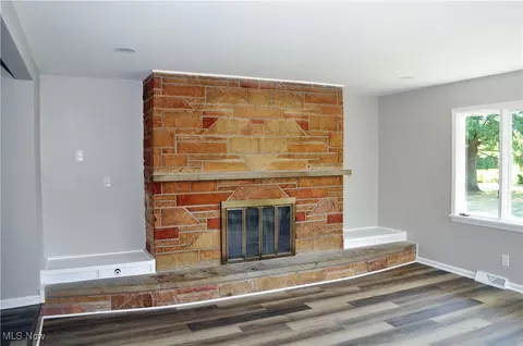 Living - 1286 Cherry Ln, Seven Hills, OH 44131 photo 3 of 4