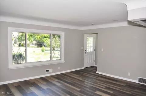 Living - 1286 Cherry Ln, Seven Hills, OH 44131 photo 1 of 4