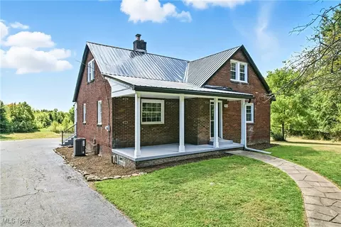 7406 Thompson Sharpsville Rd NE, Burghill, OH 44404