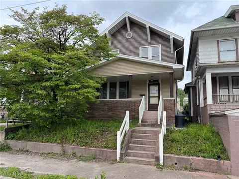 725 S 4th St, Martins Ferry, OH 43935