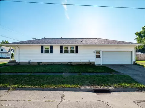 Exterior - 703 E Broad St, Elyria, OH 44035 photo 2 of 3