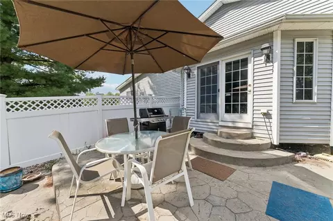 Exterior - 40000 Myrtle Ct, Elyria, OH 44035 photo 6 of 8