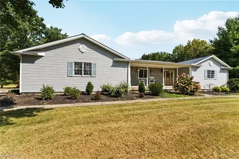 Exterior - 40000 Myrtle Ct, Elyria, OH 44035 photo 3 of 8
