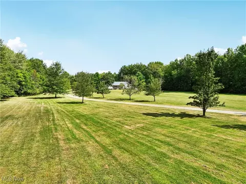 Exterior - 40000 Myrtle Ct, Elyria, OH 44035 photo 1 of 8