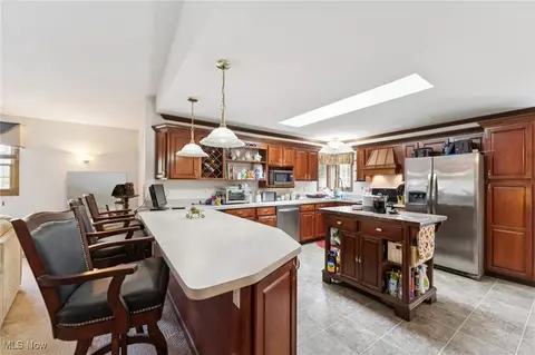Kitchen - 40000 Myrtle Ct, Elyria, OH 44035 photo 2 of 4