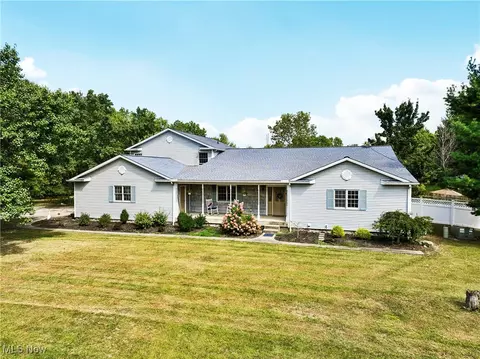 Exterior - 40000 Myrtle Ct, Elyria, OH 44035 photo 2 of 8