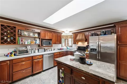 Kitchen - 40000 Myrtle Ct, Elyria, OH 44035 photo 1 of 4