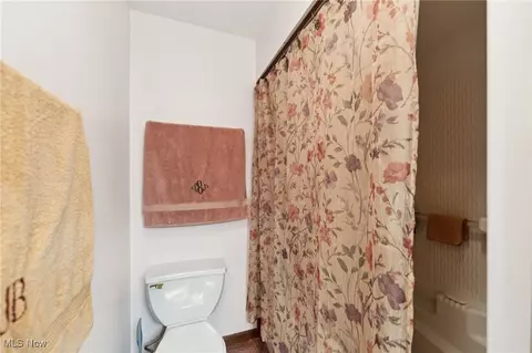 Bath - 40000 Myrtle Ct, Elyria, OH 44035 photo 1 of 4