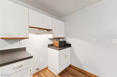 Kitchen - 40000 Myrtle Ct, Elyria, OH 44035 photo 3 of 4