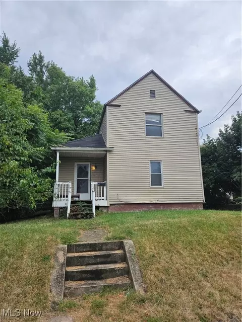 2002 Penn Pl NE, Canton, OH 44704