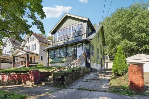 413 Crestwood Ave, Akron, OH 44302